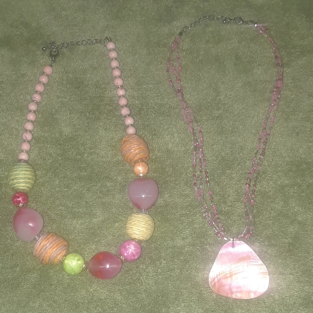 Pretty pink necklaces (lot of 2)